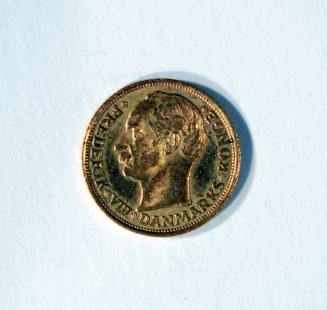 10 Kroner Coin with Profile Portrait of Frederik VIII (obverse) and Draped and Crowned Coat of Arms (reverse)