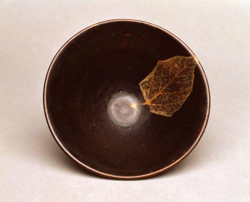 Tea Bowl with Leaf Design