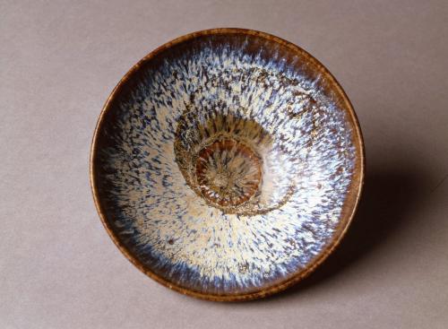 Tea Bowl with Leaf Design