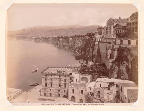 Sorrento: Marina with the Hotel Victoria