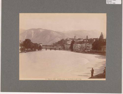 Bassano, Veneto, Il Fiume Brenta Col Ponte in Legno